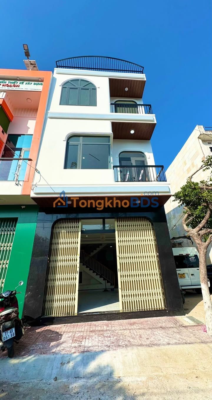 Nhà 3 Tầng Mặt Tiền Tôn Thất Tùng, Quy Nhơn - 80m², 4PN, Sổ Hồng Chính Chủ