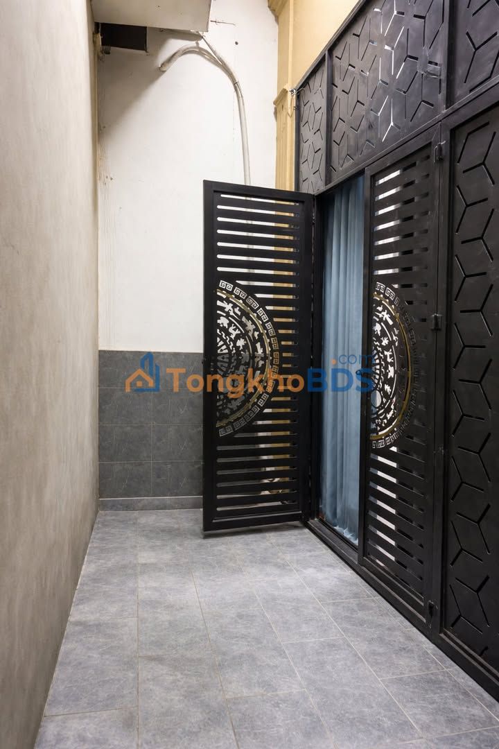 Nhà 35.6m² Đội Cấn, Ba Đình - 4 Tầng, 2 Thoáng, Gần Hồ Đầm Tròn