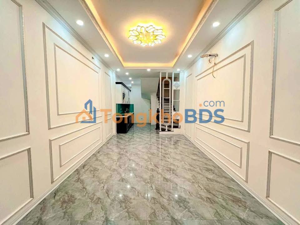 Nhà 5 tầng 30m² Trần Khát Chân, 8 tỷ - 3 Ngủ, Ngõ Tránh