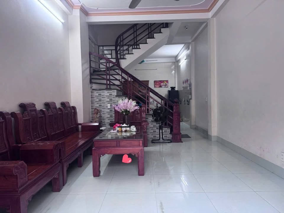 Nhà 3 tầng Quang Minh, Mê Linh 50m² - 3,x Tỷ, Sẵn Sàng Ở Ngay