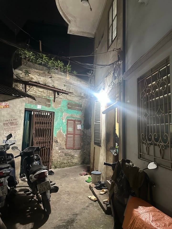 Bán nhà Phố Bạch Mai 38m² 2 tầng, giá 7.6 tỷ - Sổ đỏ sẵn sàng