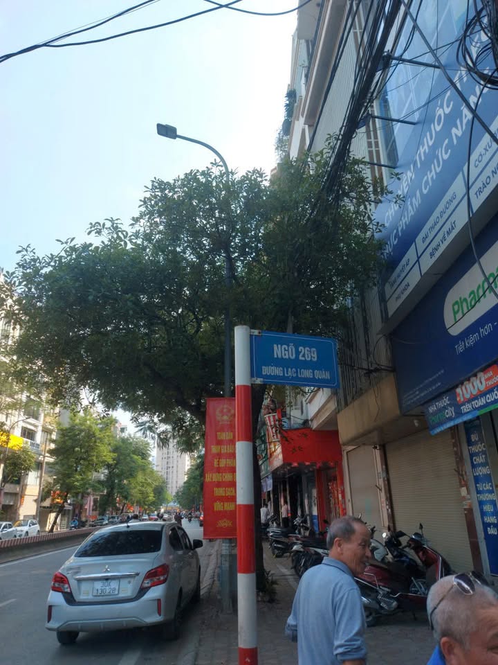 Nhà Lạc Long Quân 80m² - Ô tô vào nhà, 5 tầng, 16.9 tỷ