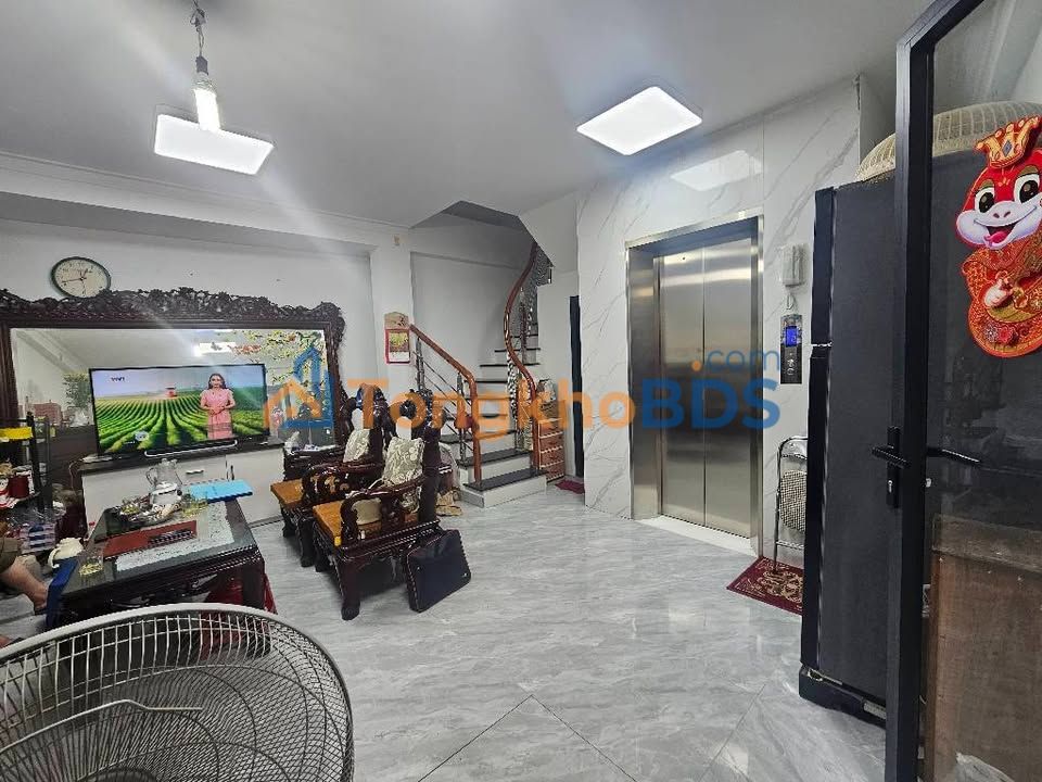 Nhà Lô Góc Trương Định 40m² Thang Máy, Ô Tô Đỗ Cổng - 10 Tỷ