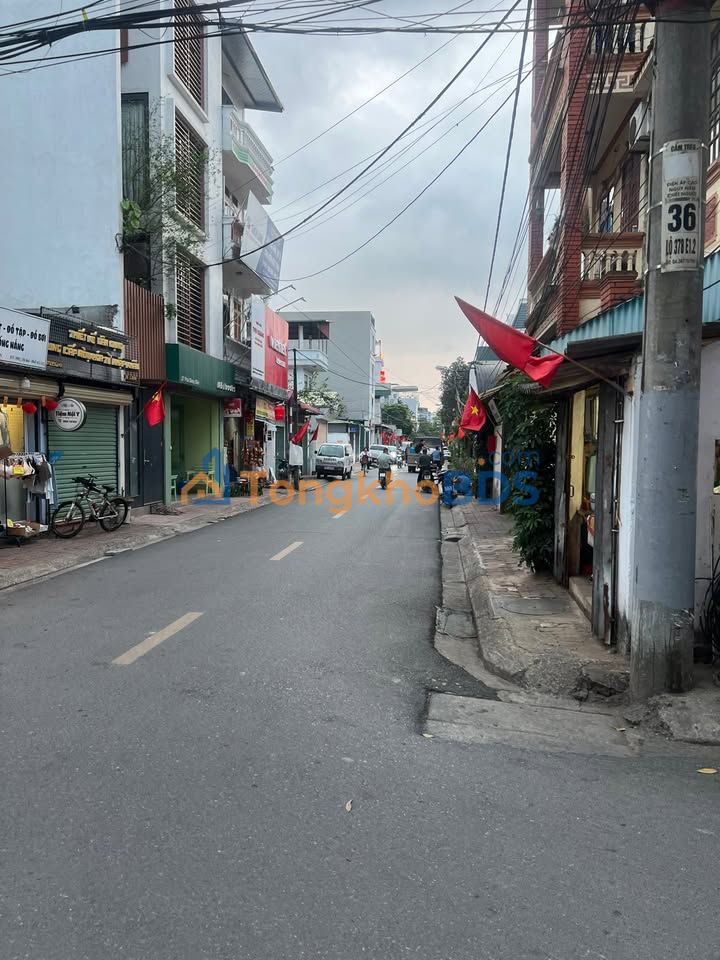 Nhà Giang Biên 30m² 5 Tầng - Sổ Đỏ Nở Hậu, Giá 6.x Tỷ