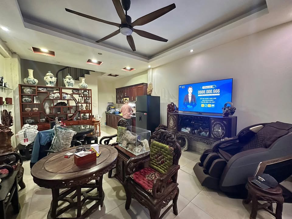 Nhà Phố Bồ Đề Long Biên 40m² - 5 Tầng, Ô Tô Vào Nhà Giá 12.3 Tỷ