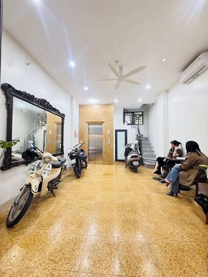 Nhà Phân Lô Nguyễn Chí Thanh, Đống Đa - 50m² x 6 Tầng, Thang Máy, Kinh Doanh Sầm Uất