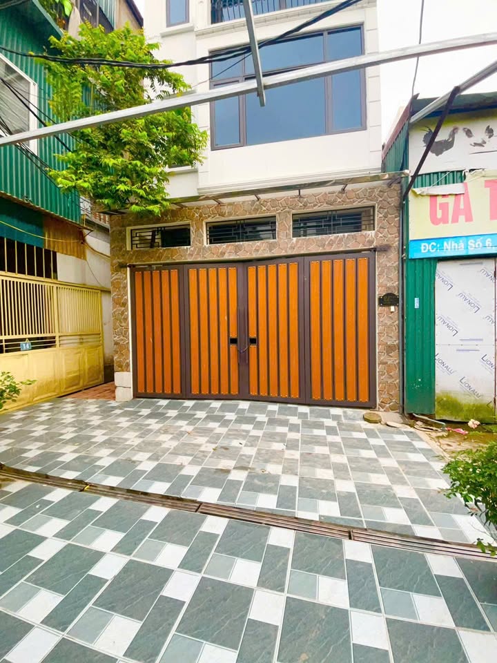 Nhà Lô Góc Việt Hưng, Long Biên - 70m², 4 Tầng, Gara, Ô Tô Tránh - 16.2 Tỷ