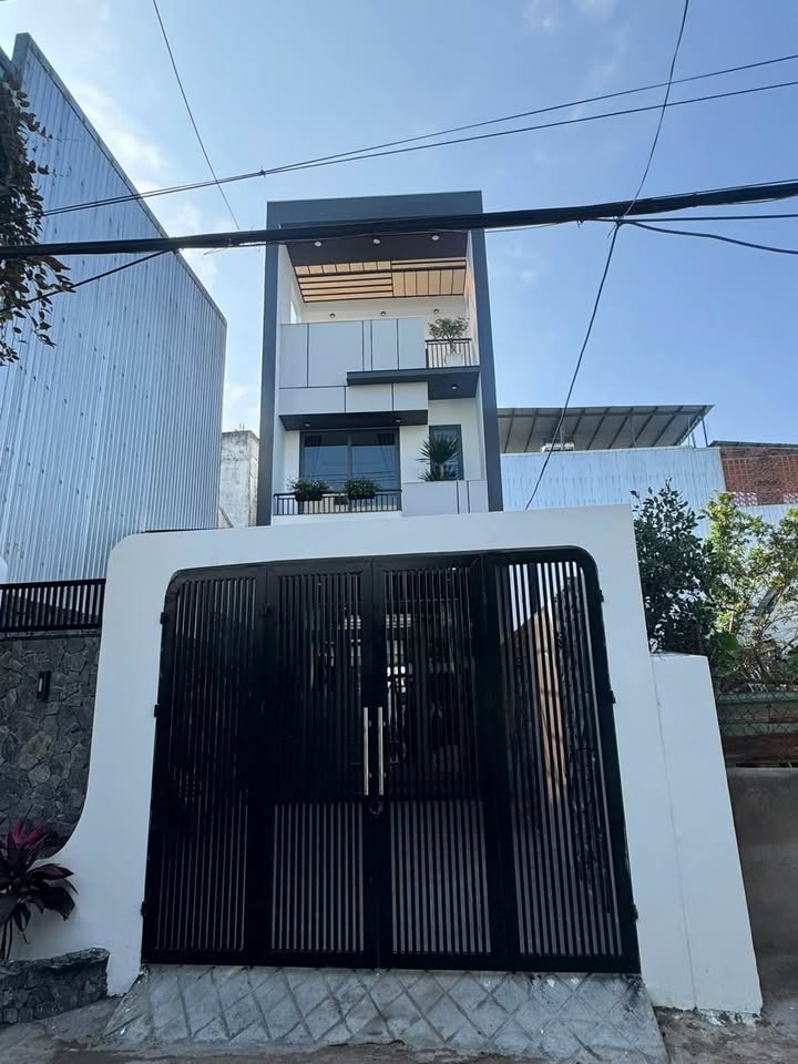 Nhà 3 tầng mới tinh tại Trường Chinh, 100m² - Chỉ việc xách vali vào ở!