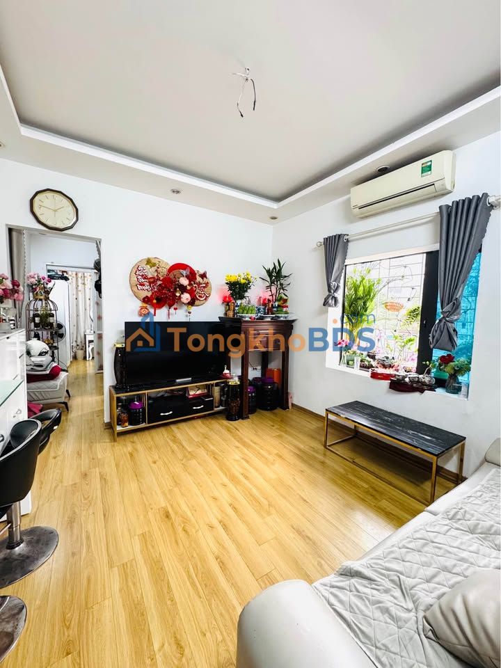 Bán Gấp Tập Thể Phương Mai 70m² - Lô Góc Thoáng Sáng, 2PN - Đống Đa