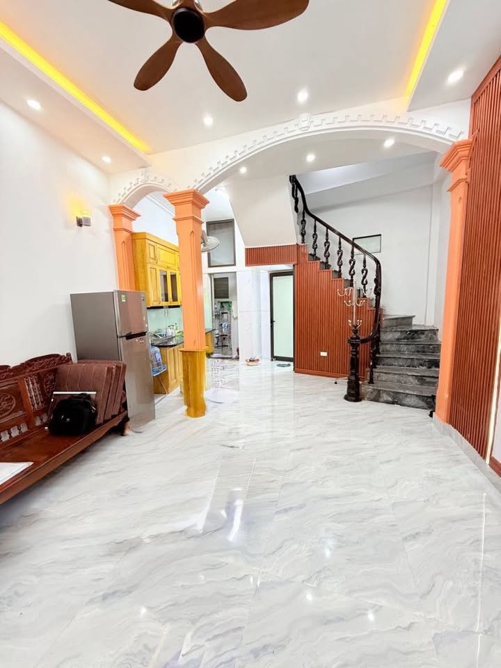 Nhà Phố Phương Mai 33m² x 5 Tầng - Sổ Đỏ Nở Hậu, Gần Ô Tô