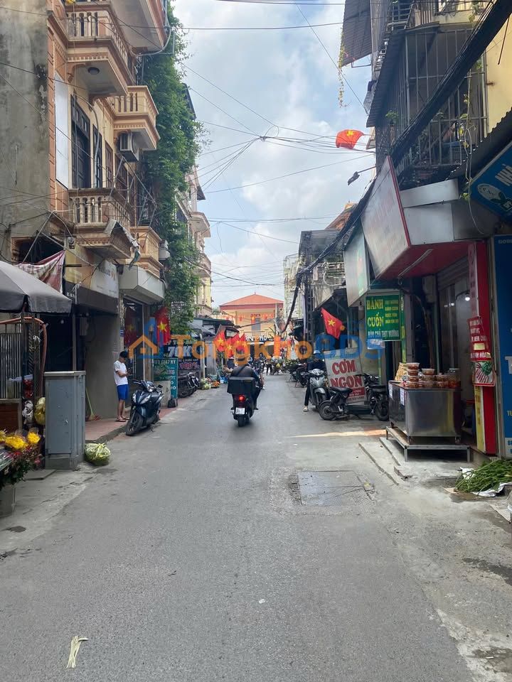 Mặt phố Pháo Đài Láng - Tầng 1 20m² Kinh doanh sầm uất