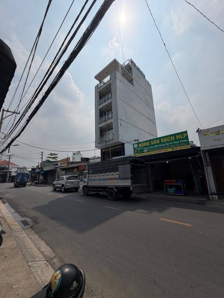 Bán Khách Sạn Mặt Tiền Hóc Môn 100m² - Dòng Tiền 150 Triệu/Tháng
