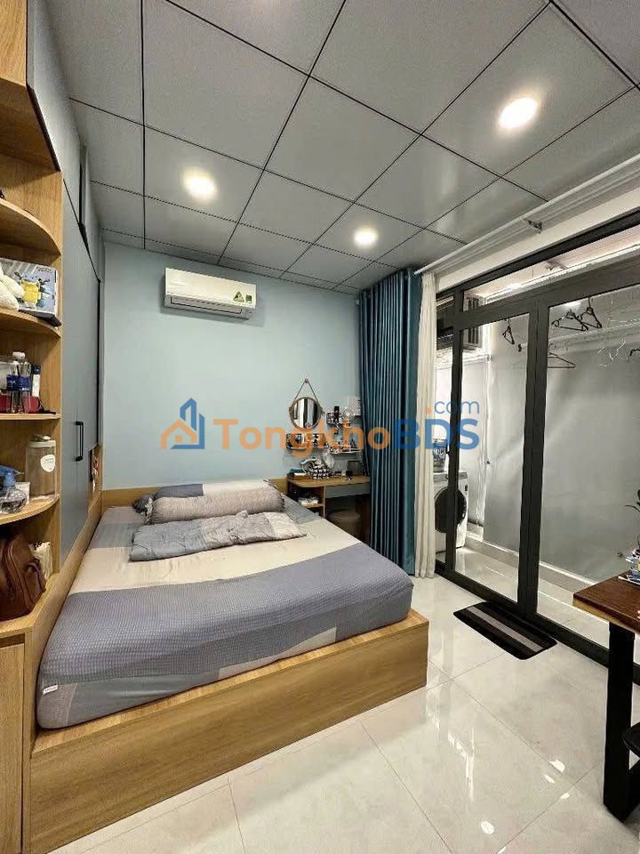 Nhà Hẻm 4m Nguyễn Thần Hiến Q4 - 2.35 Tỷ - Sẵn Sàng Dọn Vào Ở Ngay!