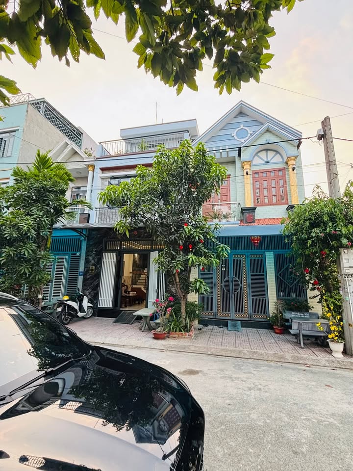 Nhà Tân Đông Hiệp 3 Tầng, 4PN, Ô Tô Đậu, Giá 5.15 Tỷ