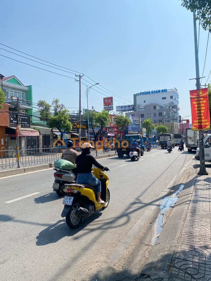 Mặt Tiền Kinh Doanh Lê Văn Quới, Bình Tân - 120m², 3 Tầng, Giá 27 Triệu/Tháng