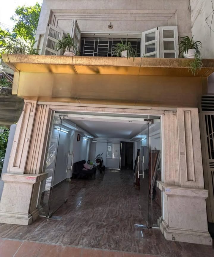 Cho thuê nhà 7 tầng mặt tiền 4.5m B4 Đầm Trấu, Hai Bà Trưng - Kinh doanh đa ngành