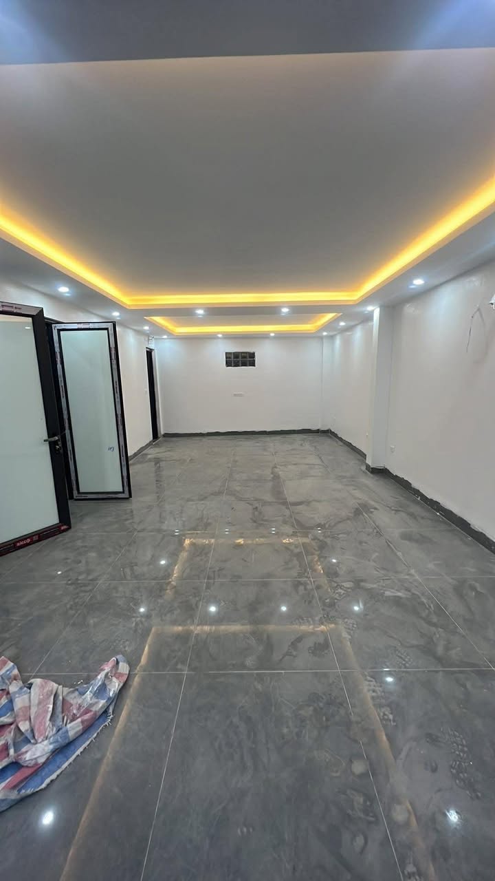 Cho thuê nhà mặt tiền 7m, 4 tầng thang máy, P. Ngọc Lâm, Long Biên - Kinh doanh/Văn phòng