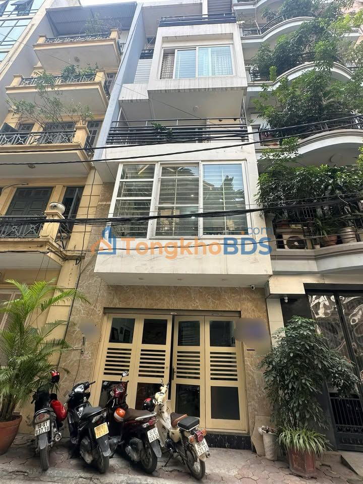 Cho thuê nhà riêng Trần Quốc Hoàn, Cầu Giấy - 5 tầng, ô tô tránh, 27 triệu