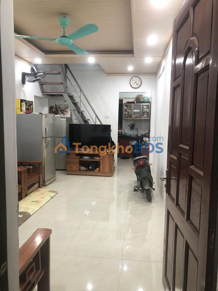 Cho thuê nhà 35m² 2 tầng, 2PN, khu tập thể Giải Phóng - Giá 7 Triệu/Tháng