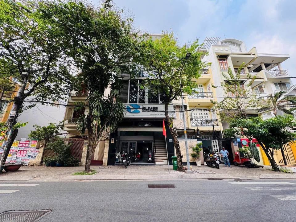 Nhà Mặt Tiền Kinh Doanh Quận 7 - 108m² Có Thang Máy, Hợp Đồng Thuê 44 Triệu/Tháng