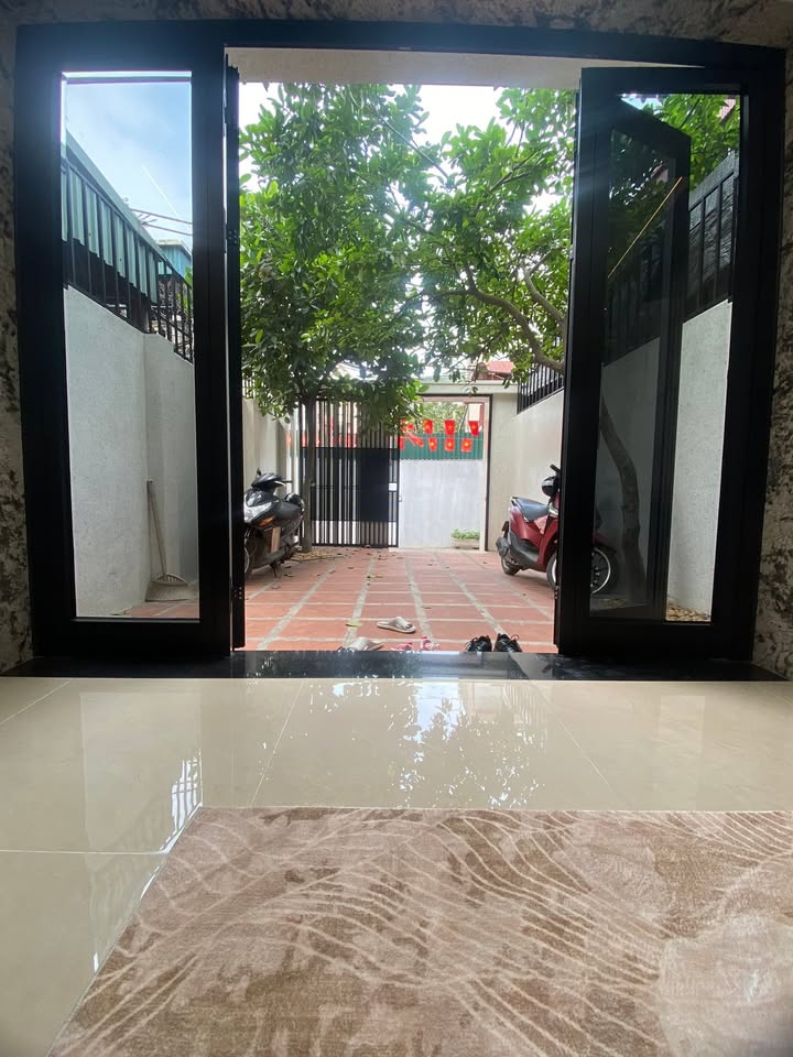 Nhà 70m², 4 Tầng, Trung tâm Việt Hưng - Sẵn Sàng Ở Ngay