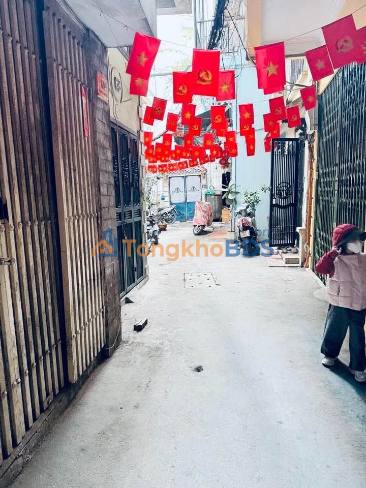 Nhà Phân Lô Hoàng Quốc Việt 42m² - 2 Thoáng - Ô Tô Tránh - 8.x Tỷ