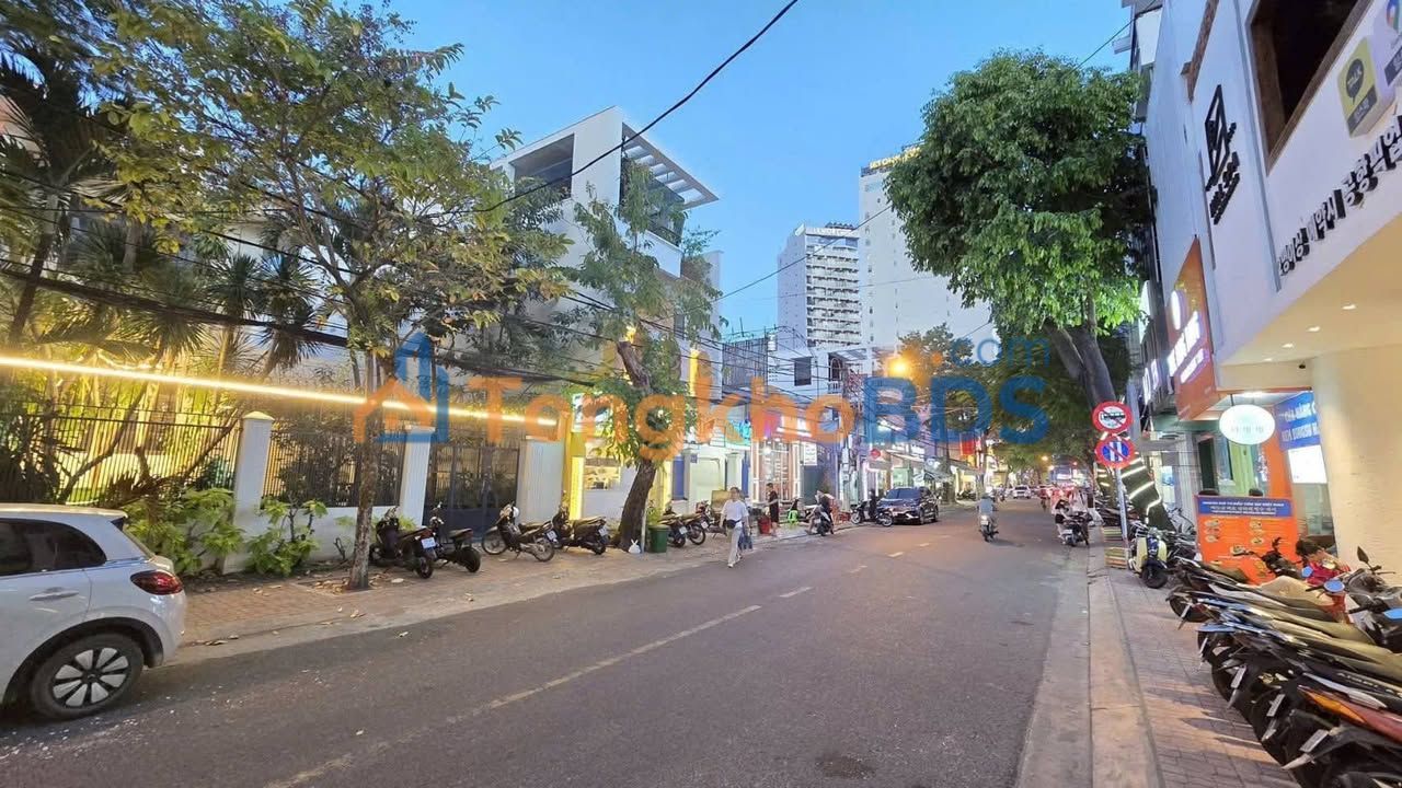 Cho thuê Nhà Lô Gốc VIP Phố Hàn Nha Trang - 470m² - Kinh doanh đa ngành