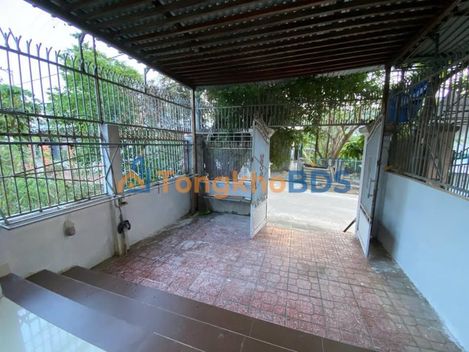 Cho thuê nhà 100m² Phường Vĩnh Hòa, Nha Trang - Sân rộng, 2 PN