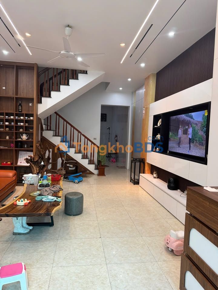 Cho thuê nhà 5 tầng Lạc Hồng, Thái Bình - 7PN, Full nội thất, 20 Triệu/tháng