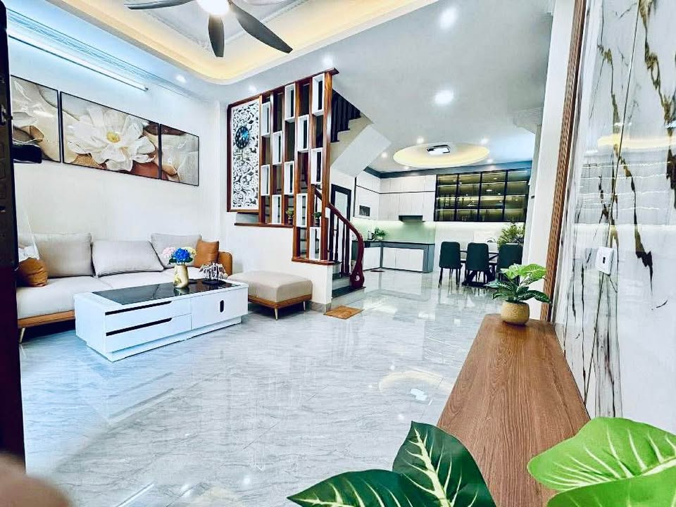 Nhà Phân Lô Xuân Thủy - Cầu Giấy 40m² - 9.x Tỷ - Gần Metro