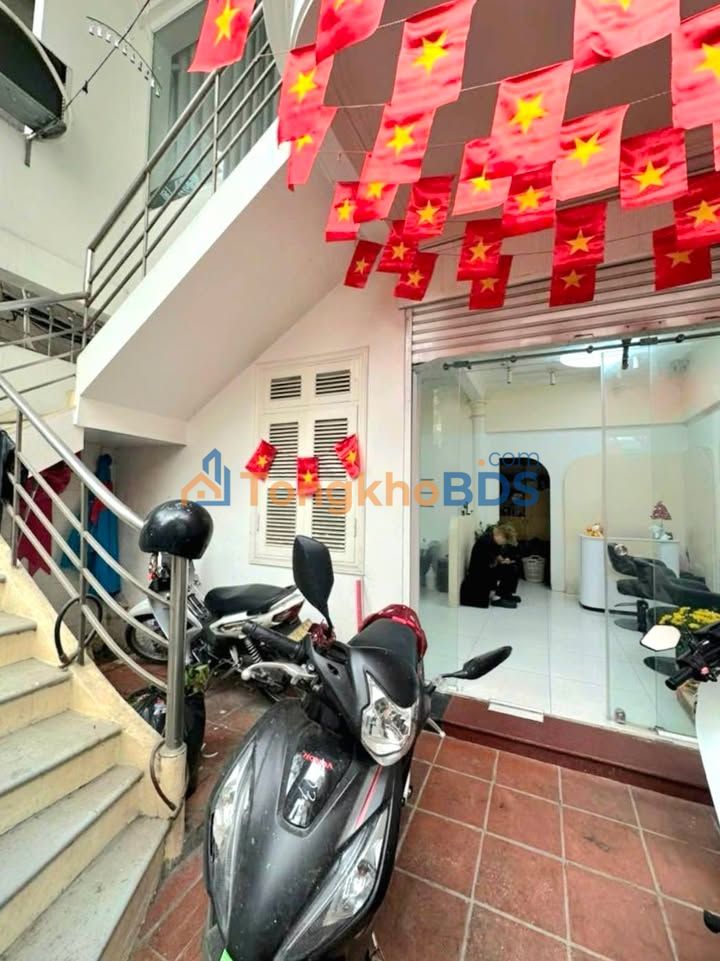 Nhà Mặt Tiền Kinh Doanh Xuân Thủy, Cầu Giấy - 70m², 5 Tầng, Lô Góc, Ô Tô Tránh