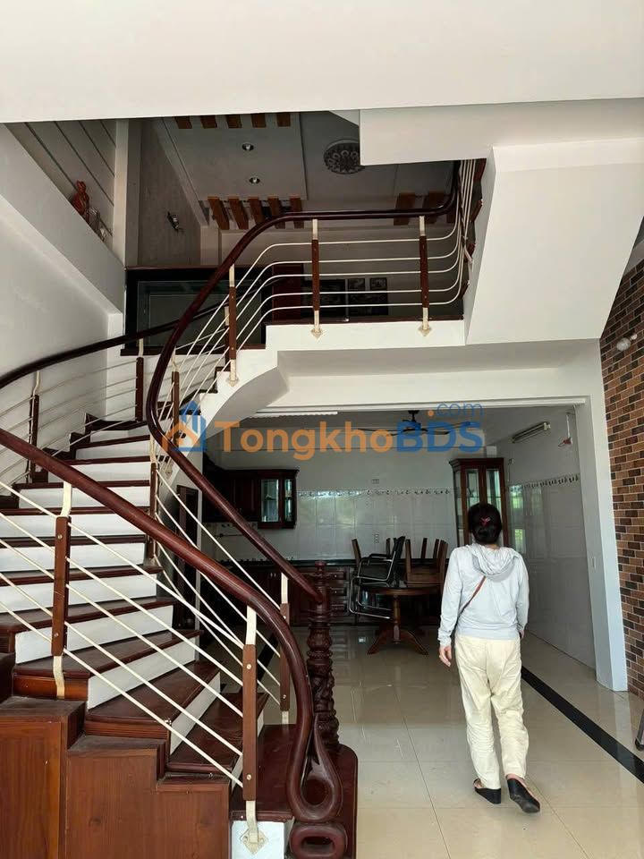 Cho Thuê Nhà 5 Tầng Phố Vạn Phúc, Hà Đông - 300m² Sẵn Ở Ngay