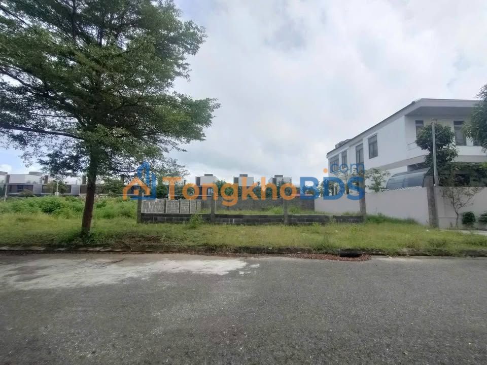 Đất Vũng Trung 18, Ngũ Hành Sơn: 300m² sát sông, hướng Nam, giá 16 tỷ