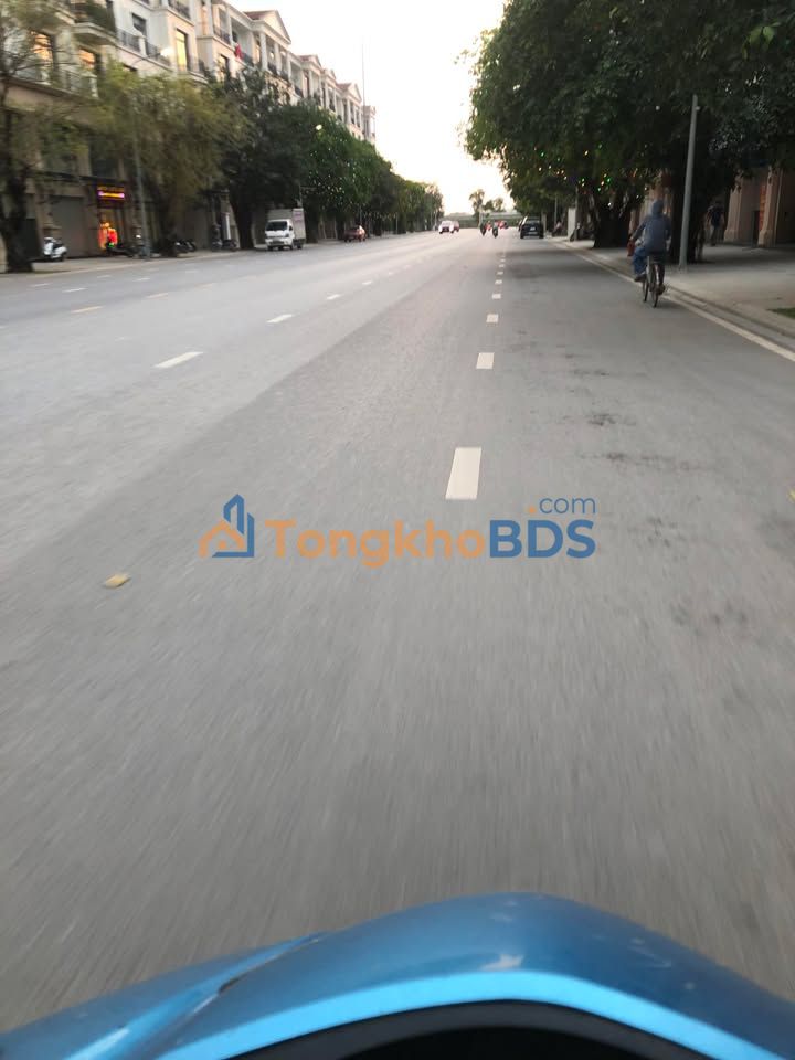 Nhà 5 Tầng 30m² Bát Khối, Long Biên - 6.2 Tỷ, Ô tô Đỗ Cổng