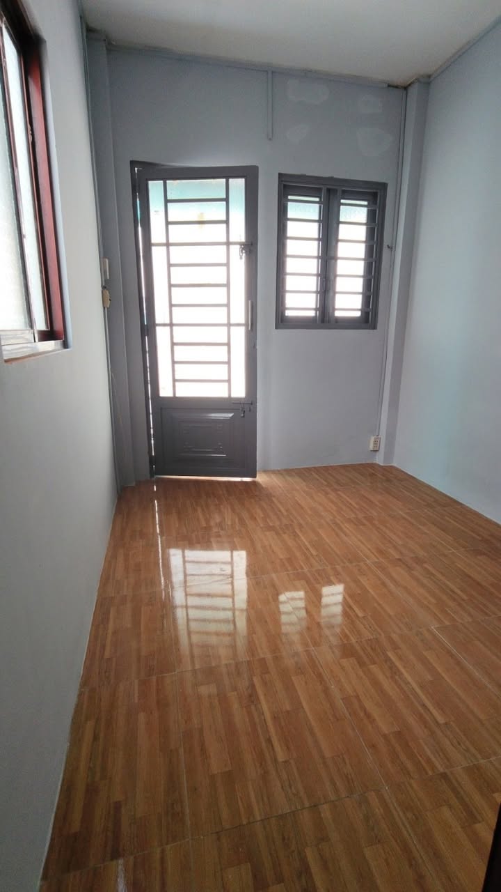 Nhà 33m² Phường 15, Quận 4 - Lô Góc Thoáng Sáng, Giá 2.8 Tỷ