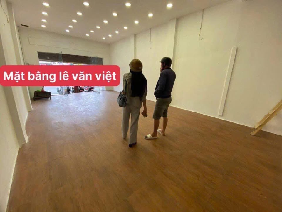 Mặt Bằng Kinh Doanh Mặt Tiền Lê Văn Việt, TP Thủ Đức - 75m² Giá 20 Triệu/Tháng