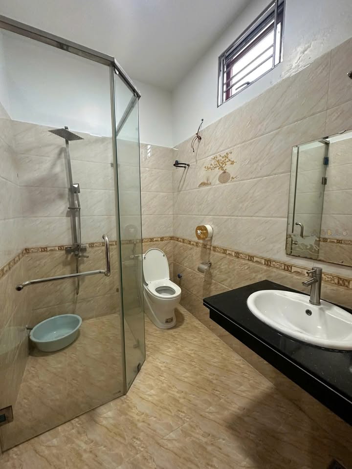 Cho thuê nhà 4 tầng mặt tiền Lê Hồng Phong, 280m² - 20 Triệu/Tháng