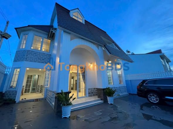 Bán Gấp Villa Đà Lạt 315m² Hai Mặt Tiền - 6PN, 3 Tầng, Hướng Bắc