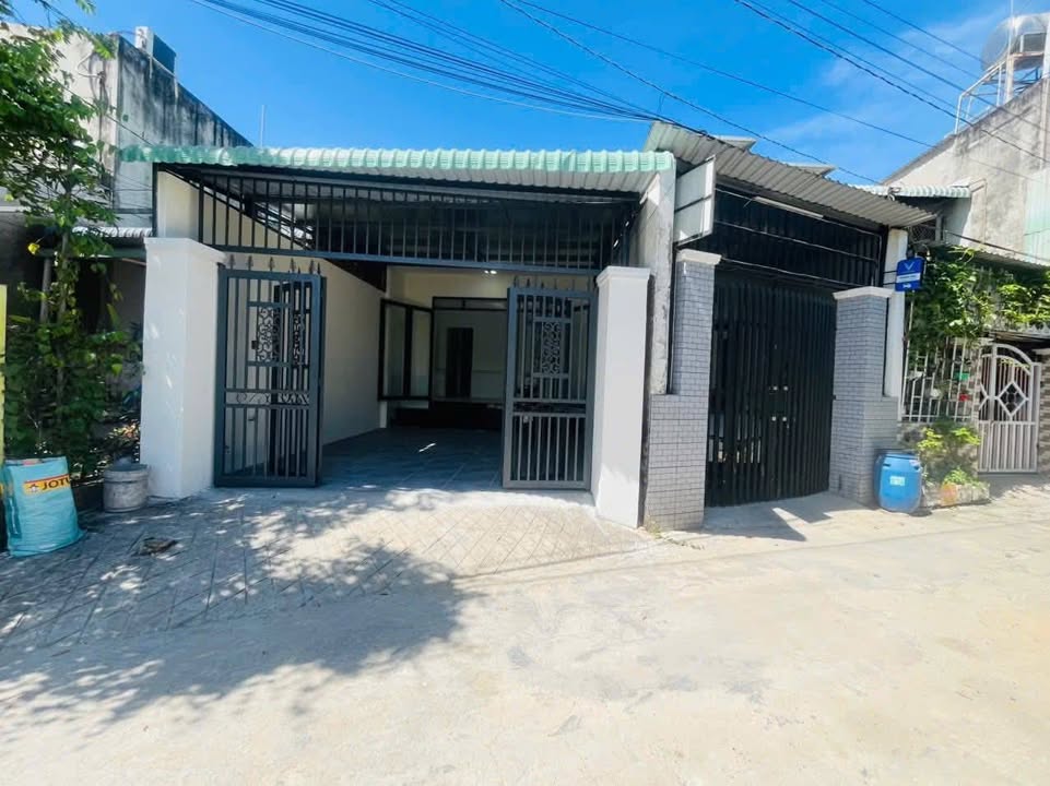 Nhà Sổ Hồng Riêng Tân Đông Hiệp 95.6m² - Sân Ô Tô Thoải Mái