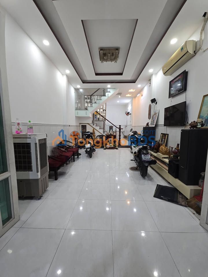 Nhà 48m² Bình Hưng Hòa, Giáp Tân Phú - Giá 5 Tỷ, Sẵn Sàng Ở Ngay!