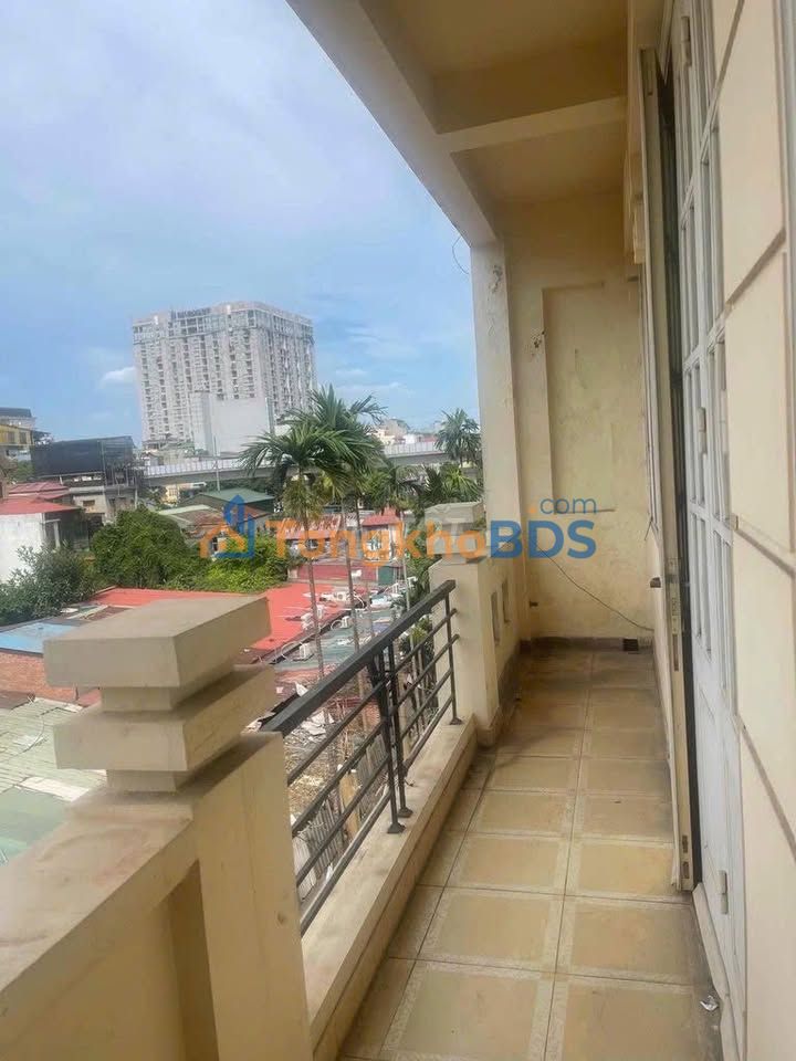 Cho thuê nhà mặt đường Đê La Thành, Đống Đa - 85m² - Giá 9 Triệu/Tháng