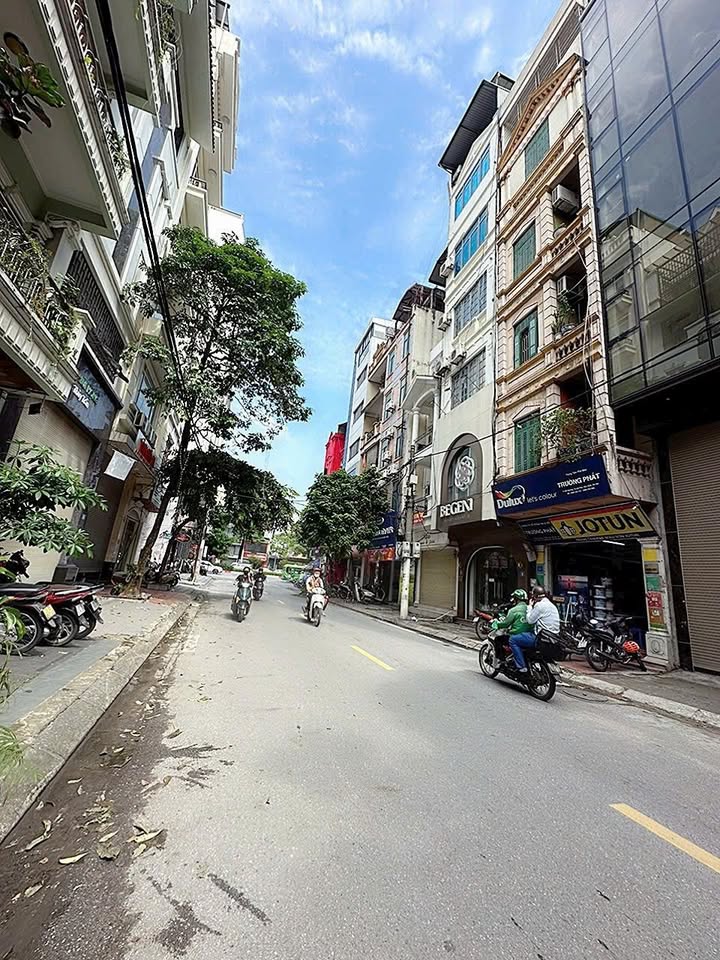 Nhà Mặt Phố Kinh Doanh Việt Hưng, Long Biên - 97m² Sổ Đỏ, Giá Đầu Tư 11 Tỷ