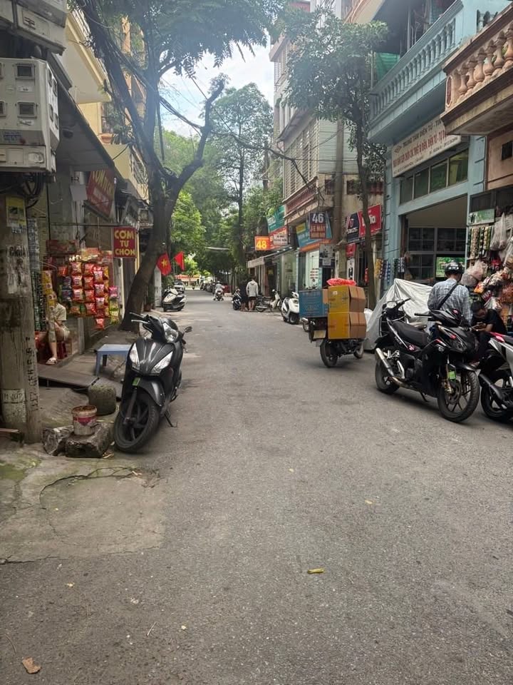 Nhà Phân Lô Nguyễn Văn Huyên 60m² - 2 Mặt Ngõ Ô Tô Tránh, Kinh Doanh Sầm Uất