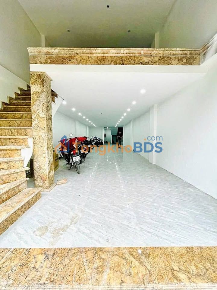 Tòa Văn Phòng Mặt Hồ Đống Đa 107m², 9 Tầng, Dòng Tiền 1.2 Tỷ/Năm - LH 0904700235