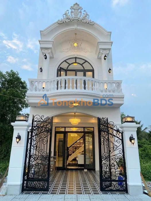 Nhà Tân Cổ Điển 3PN Mỹ Phong, Mỹ Tho - 2.88 Tỷ, Sân Ô Tô Rộng