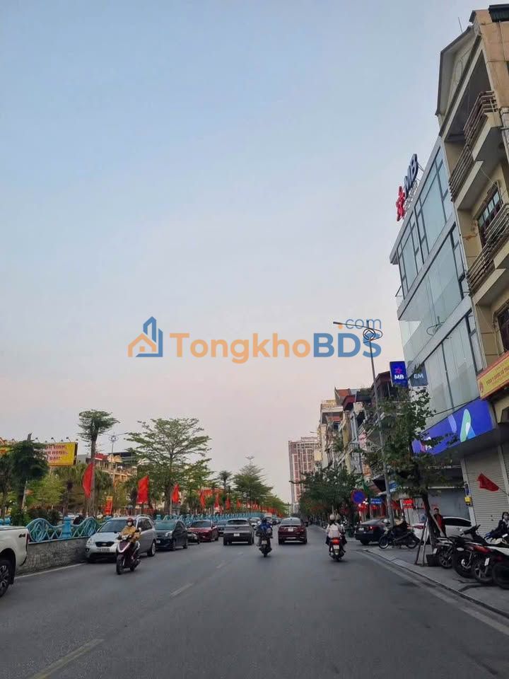 Nhà 5 Tầng Mặt Tiền Nguyễn Văn Cừ, Hạ Long - Dòng Tiền 15.5 Tỷ