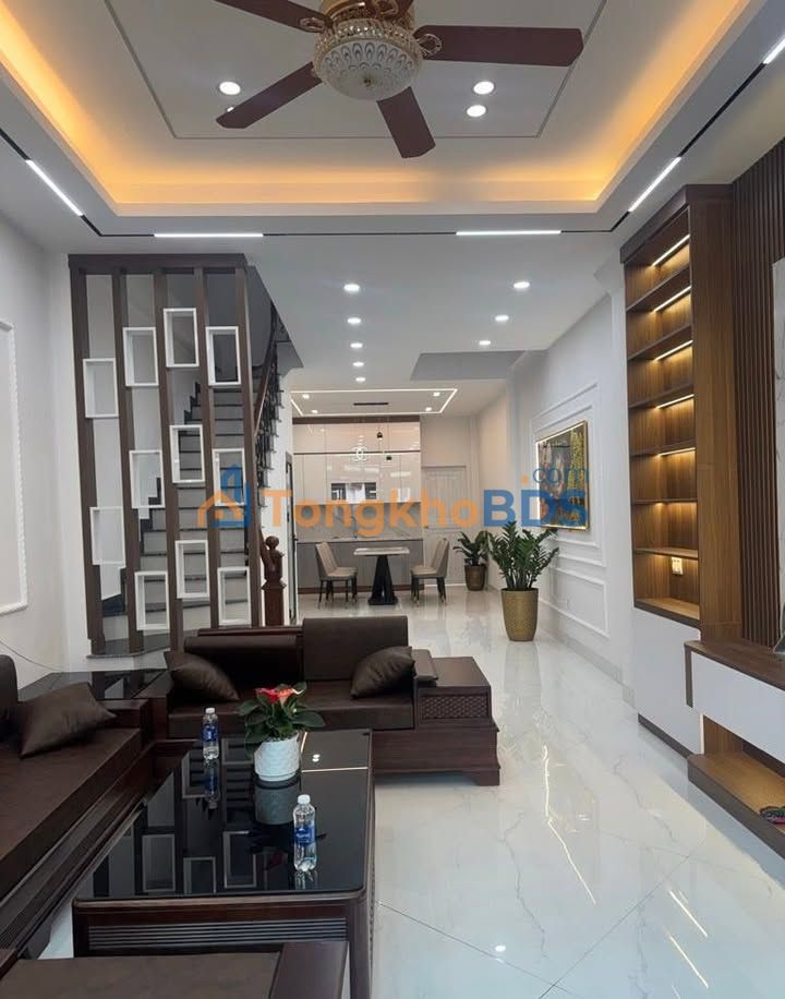 Nhà Vĩnh Quỳnh 70m² - 4PN, Sân Rộng, Ô Tô Vào Nhà - Giá Tốt