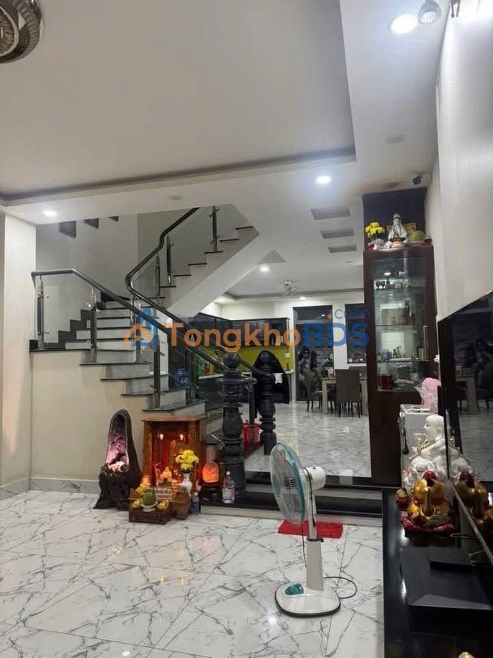 Nhà Mặt Tiền Bình Đông Q8 110m² - 8 Tỷ, 4 Tầng, Xe Hơi