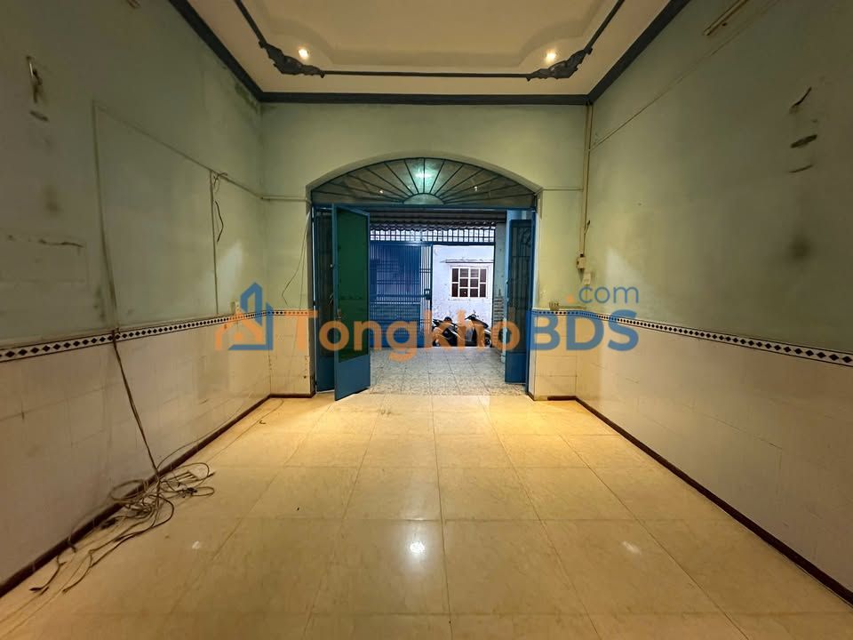 Cho thuê nhà 4PN đường Trường Chinh, Tân Phú - Sân rộng 12 triệu