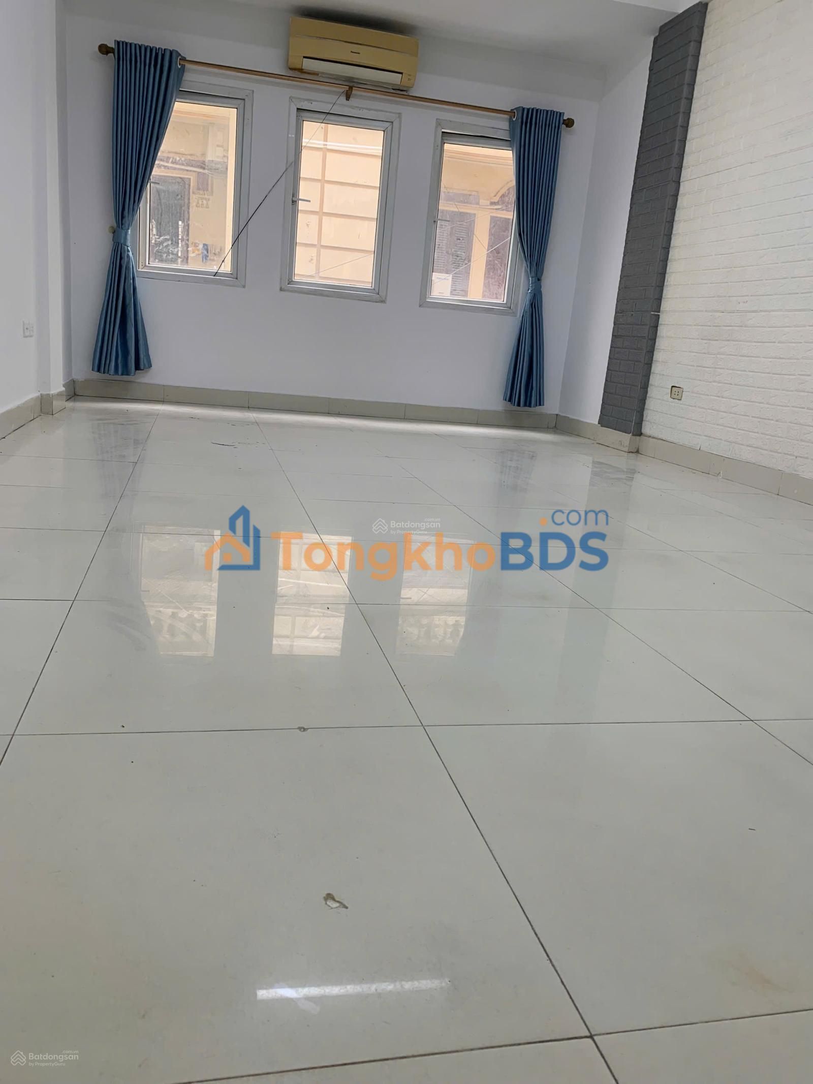 Văn phòng 30m² mặt phố Vũ Ngọc Phan, Đống Đa - Giá 6 Triệu/Tháng